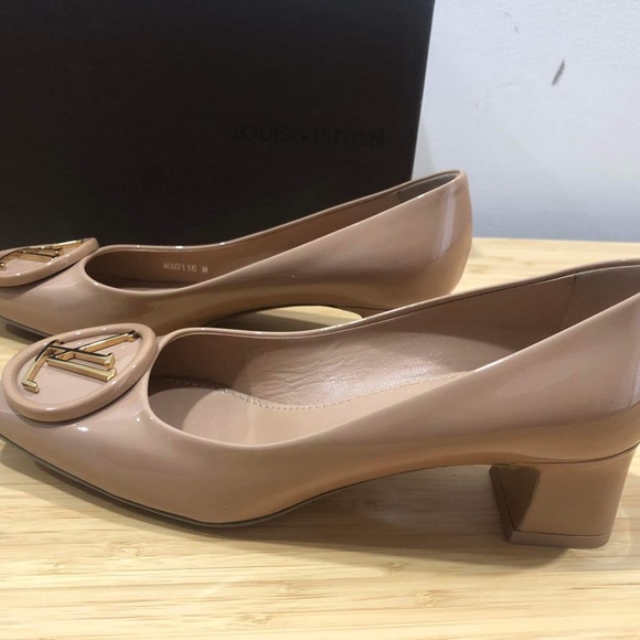 Louis Vuitton Authentic Madeleine Logo Pump. - Picture 2 of 3